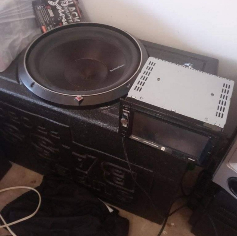 Rockford Fosgate 12 INCH P3 2ohms and super pro box